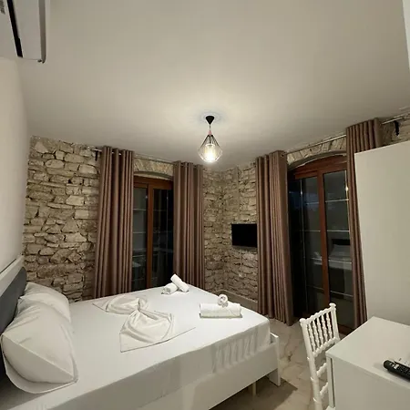 The White Troy Hotel 3*