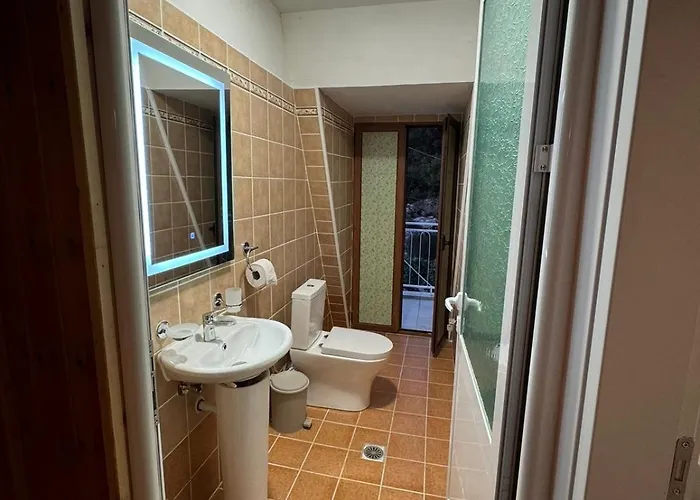 The White Troy Hotel Saranda