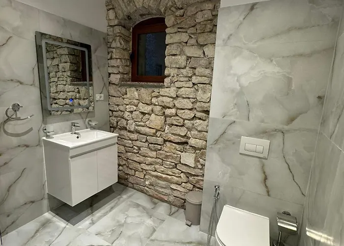 The White Troy 3*