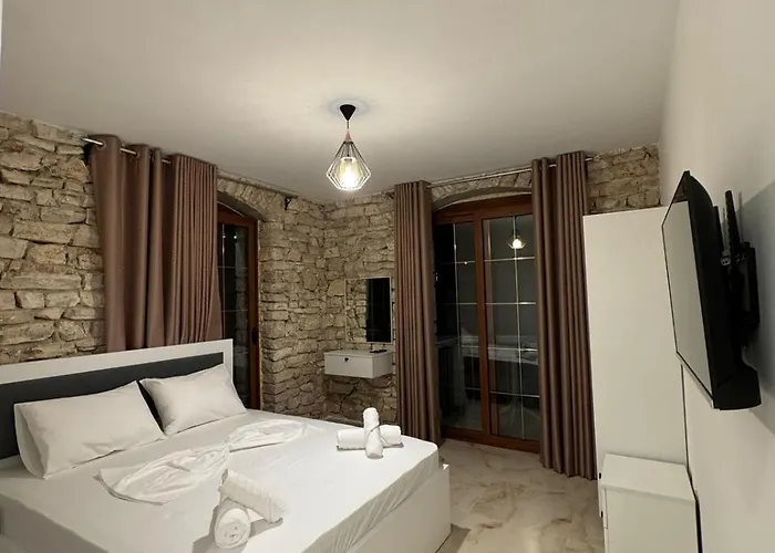 Отель The White Troy 3*