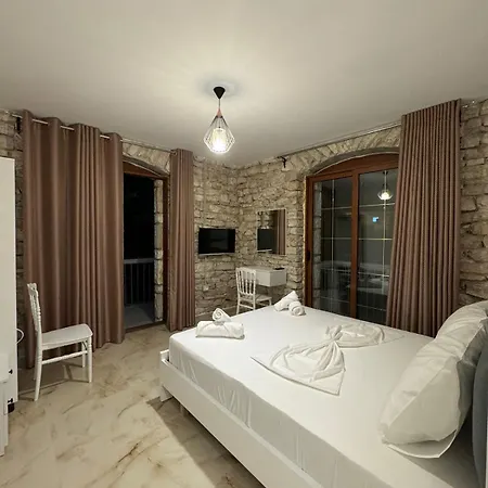 The White Troy Hotel