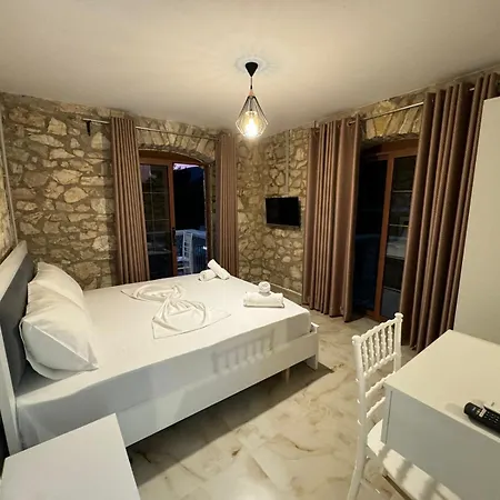 The White Troy Sarandë