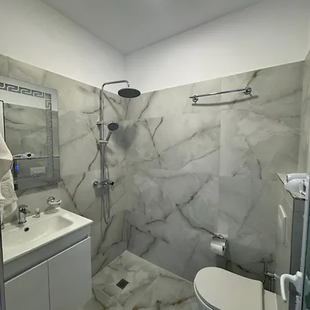 The White Troy Szálloda