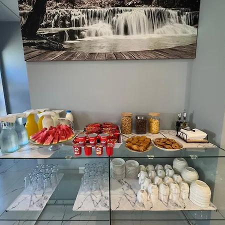 The White Troy 3* Σαράντα