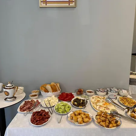 The White Troy 3* Σαράντα