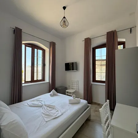 Hotel The White Troy