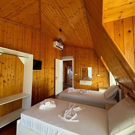 The White Troy Σαράντα