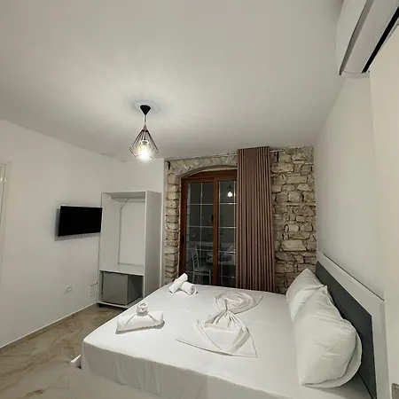 Hotel The White Troy Sarande