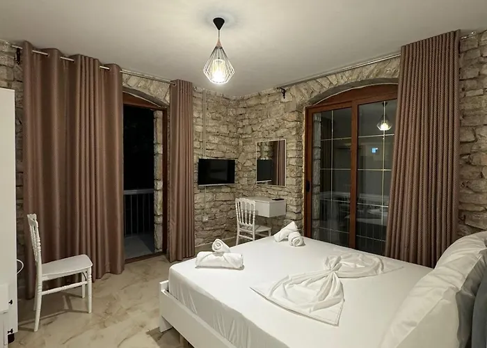 The White Troy Hotel