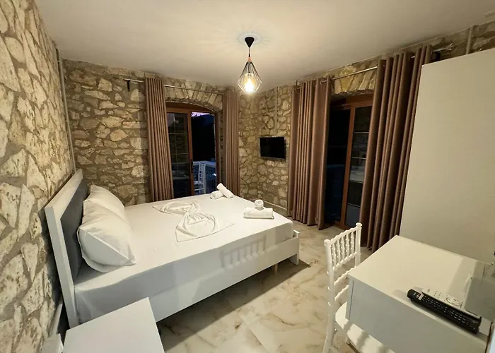 The White Troy Sarandë