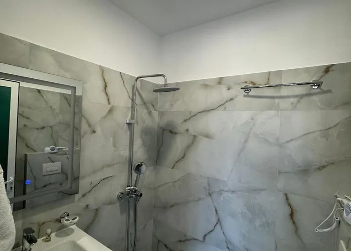 The White Troy Hotel