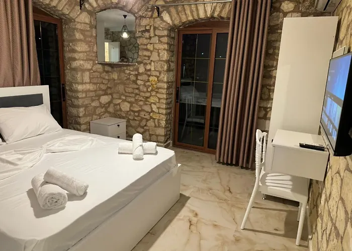 The White Troy Hotel Sarandë